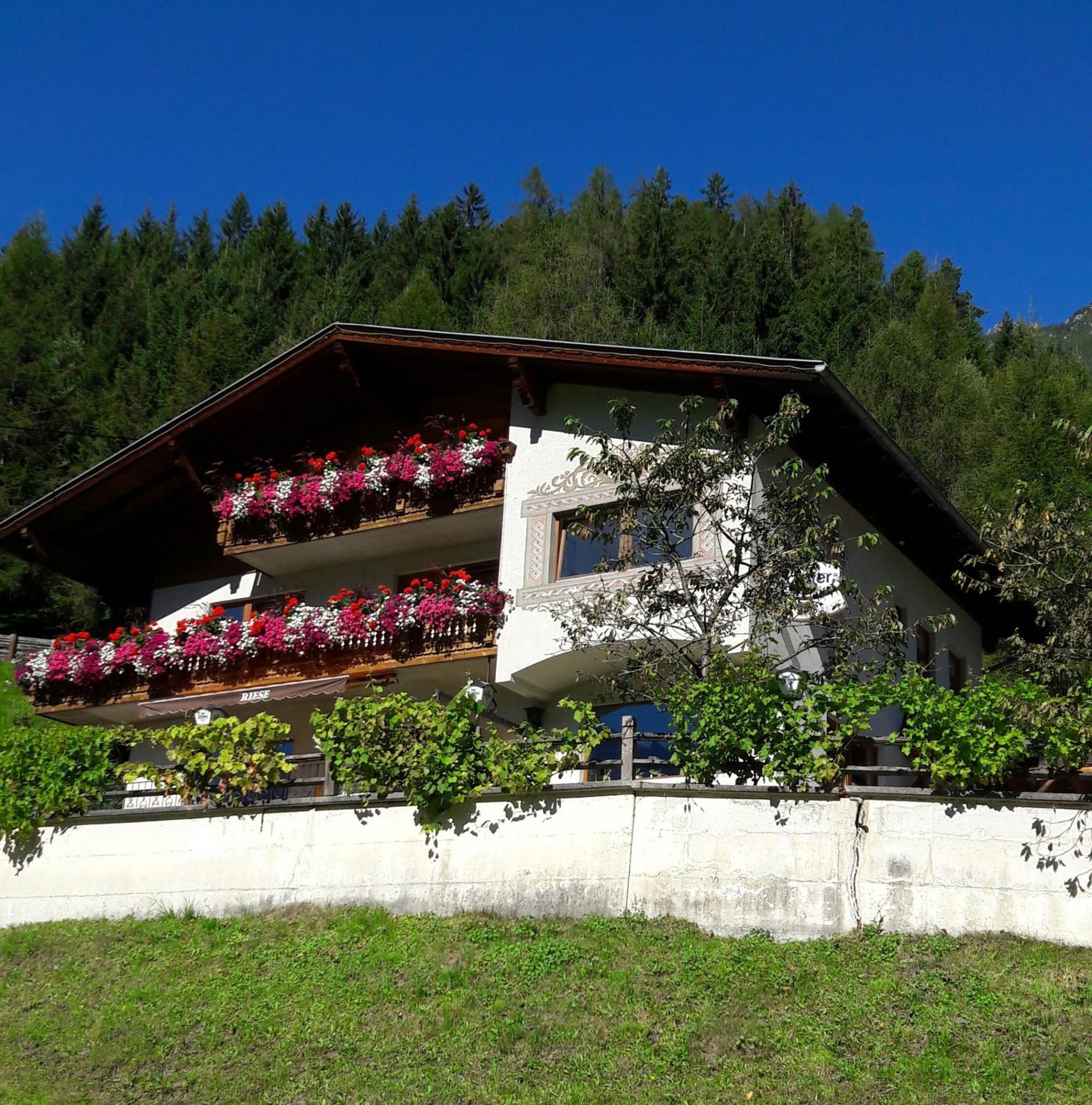 Pension Riese Neustift im Stubaital Exterior photo